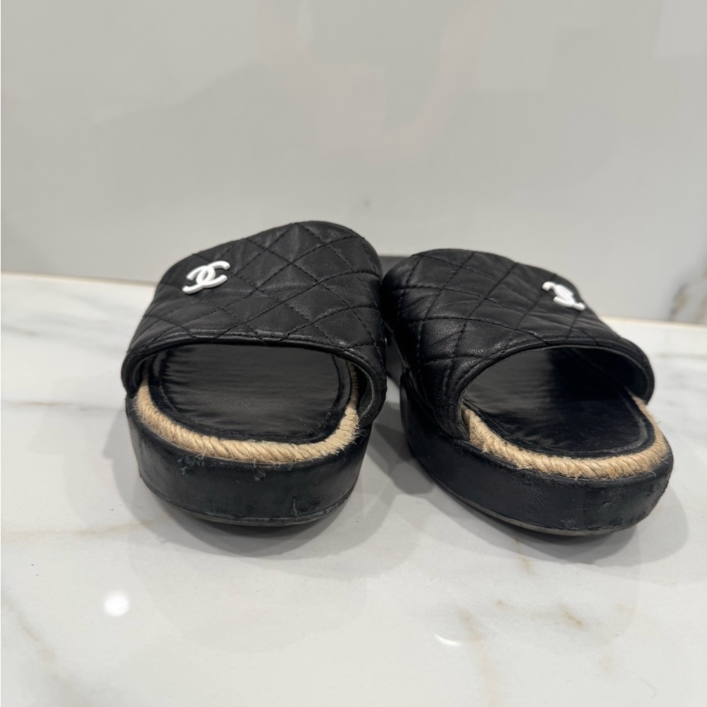 Chanel CC Cap Toe Espadrilles EU 35.5 | Timeless Luxury Flats - Picture 4 of 10